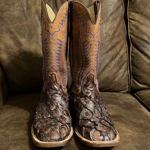 Lucchese mens boots, slightly worn, still not broke in. Smoke and pet free home